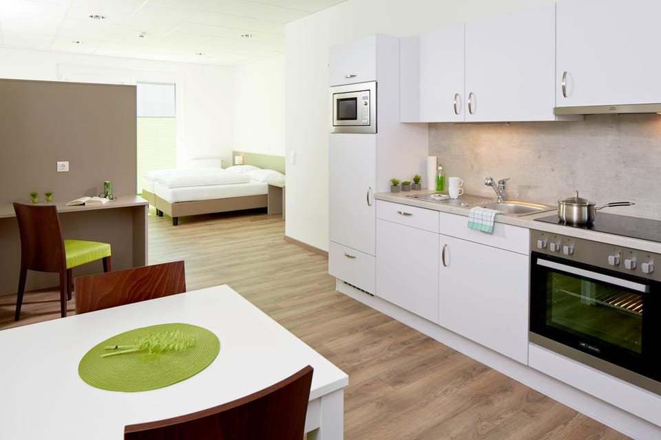 Bed, Kitchen or kitchenette, Seating area, Dining area