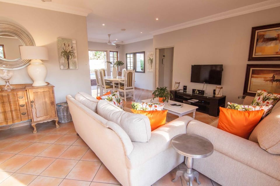 TV and multimedia, Living room, Decorative detail, Seating area, Family