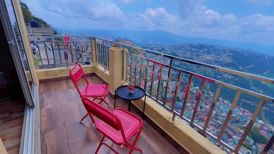 Patio, View (from property/room), Balcony/Terrace, Seating area, Mountain view