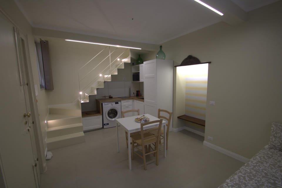 Kitchen or kitchenette, Living room, Seating area, Dining area, washing machine