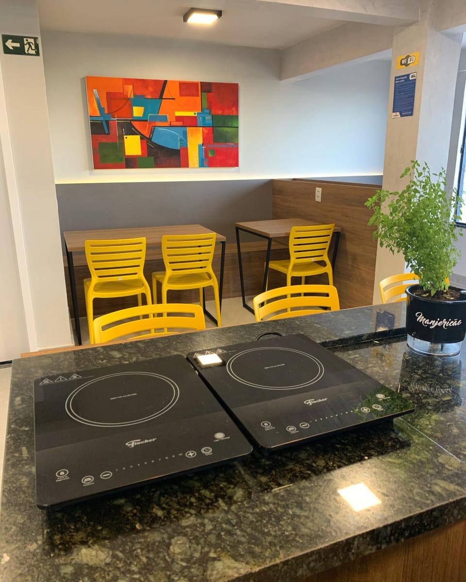 Kitchen or kitchenette, Dining area, Communal kitchen, Area and facilities, internet, stove