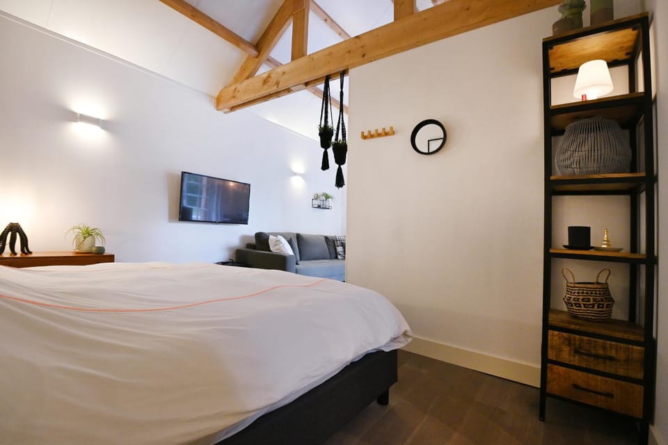 TV and multimedia, Bedroom