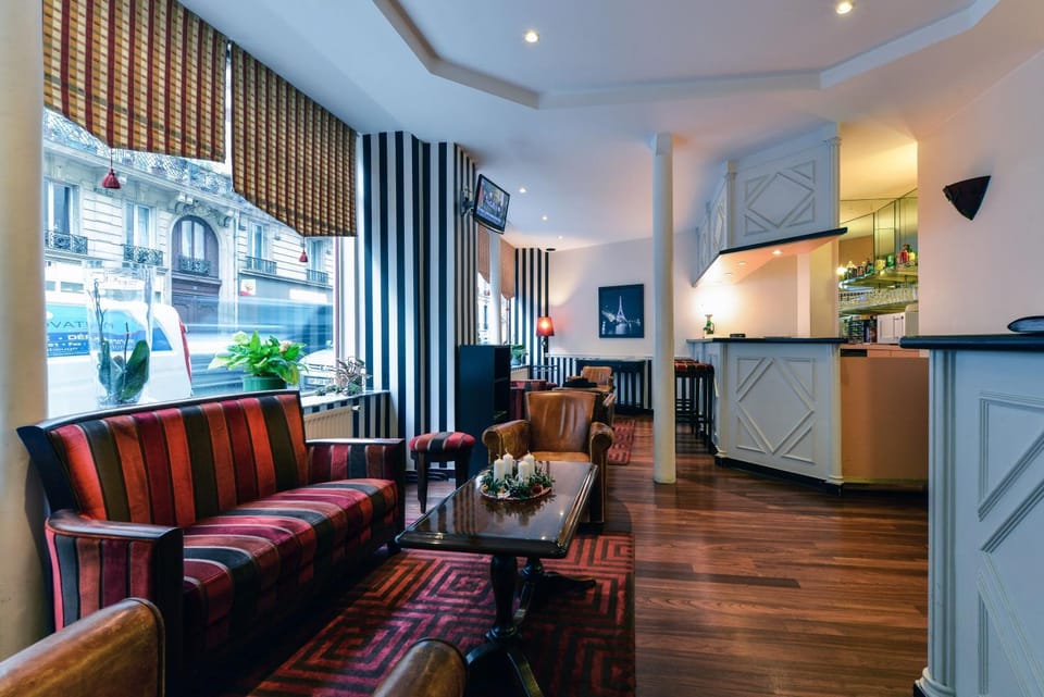 Communal lounge/ TV room, Lobby or reception, Lounge or bar
