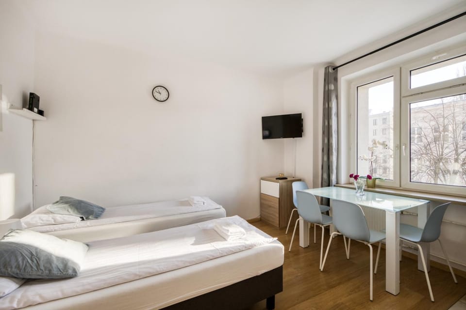 Bed, TV and multimedia, Living room, Dining area, Bedroom, towels