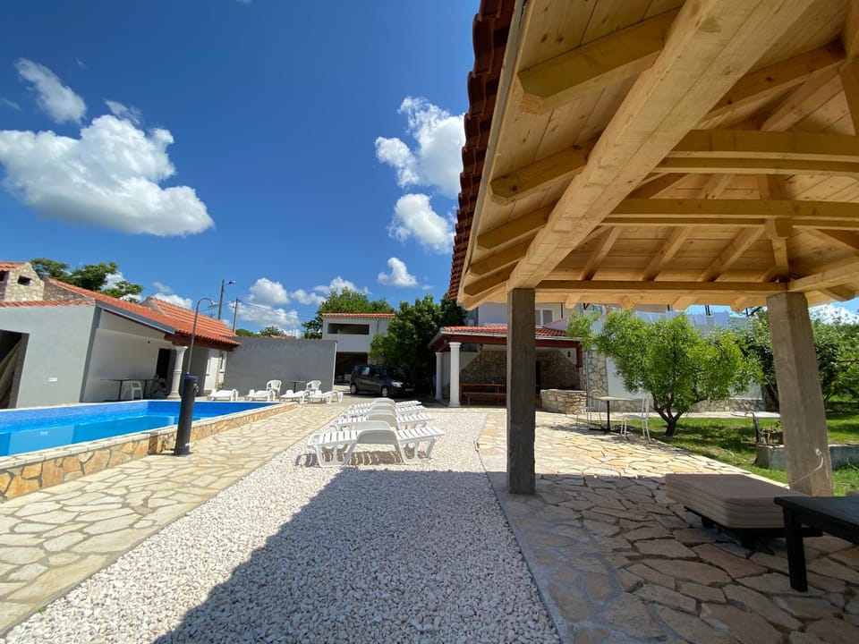 Property building, Patio, Day, Pool view, Swimming pool, sunbed