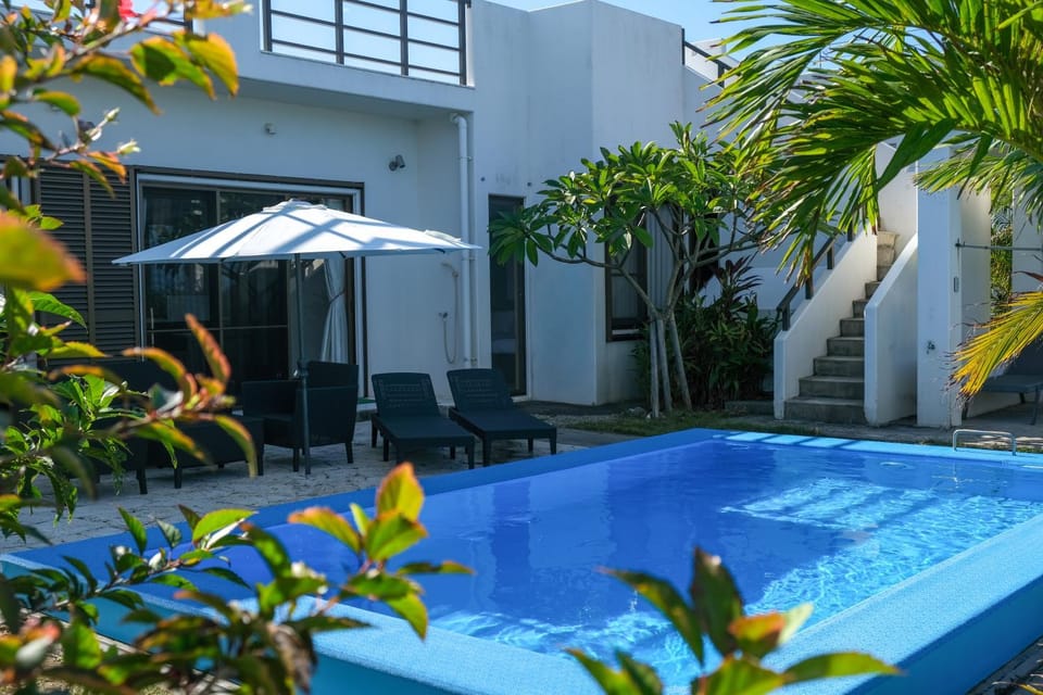 Property building, Pool view, Area and facilities, sunbed