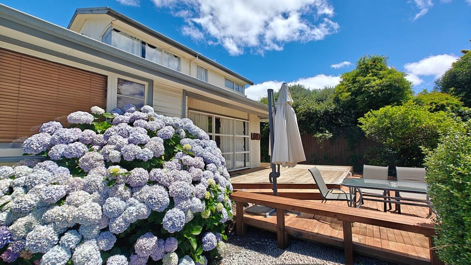 Macadamia Retreat - City Central Hygge House in Rotorua