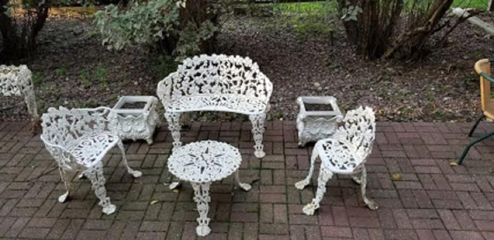 Patio, Spring, Day, Garden, Seating area, Dining area, Garden view