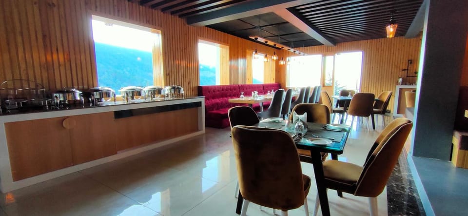 Restaurant/places to eat, Dining area