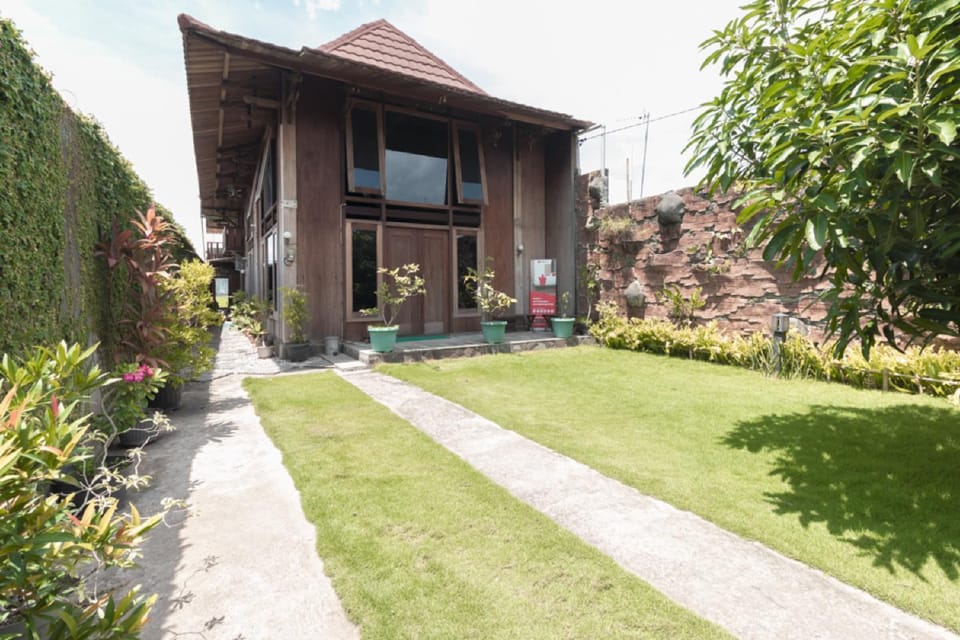 Facade/entrance, Garden