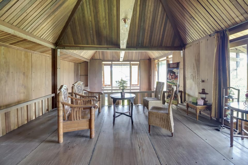 Living room, Seating area, Breakfast