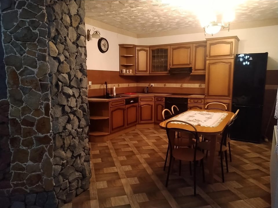 Kitchen or kitchenette, Dining area, pet friendly, stove