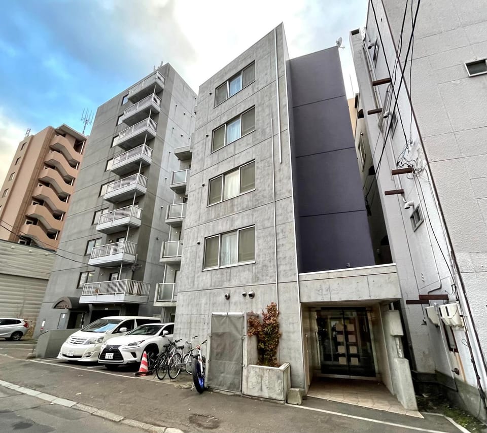 Property building, Facade/entrance