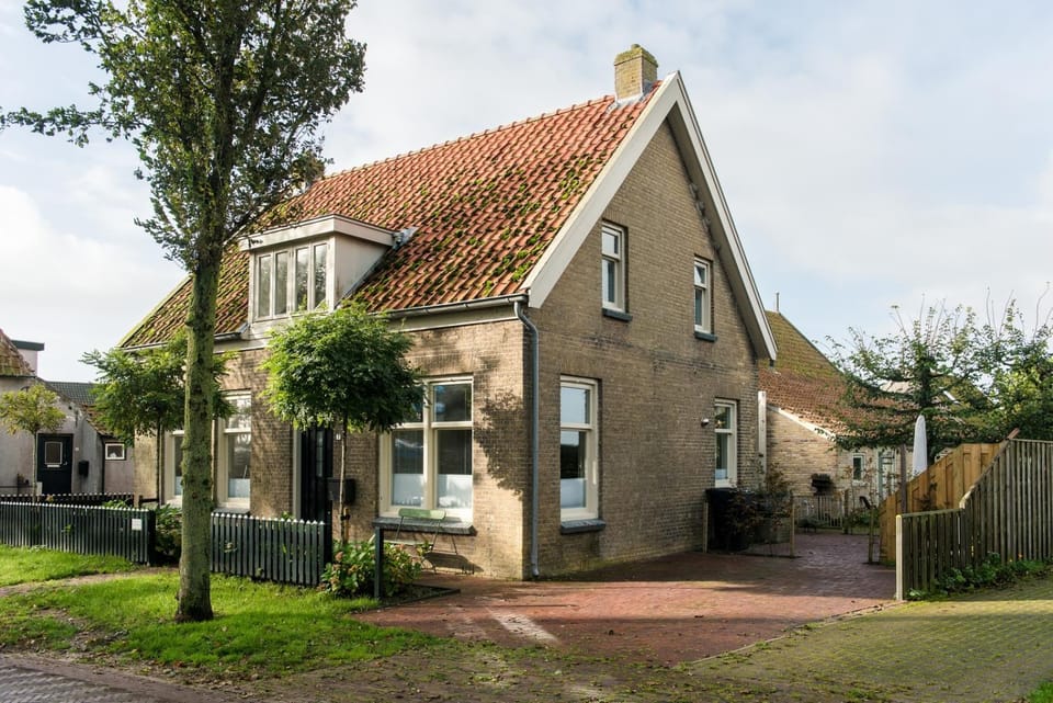 Property building, Day, Garden, Street view