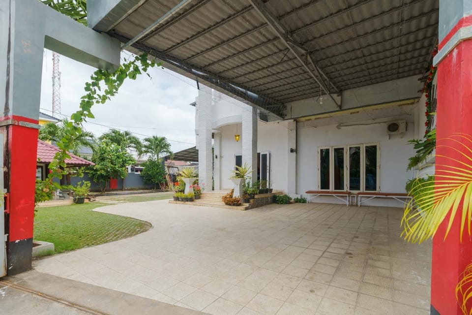 RedDoorz Syariah near Museum Tsunami Aceh 2 Bed and Breakfast in Indonesia