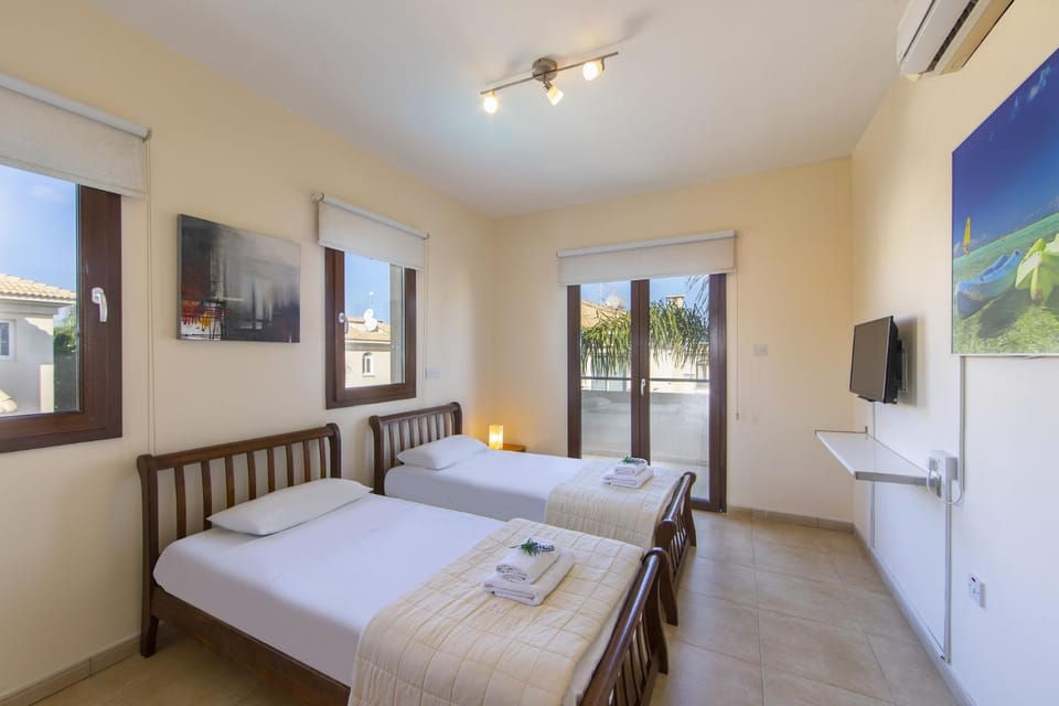 BLUE WATER BAY Villa in Paralimni