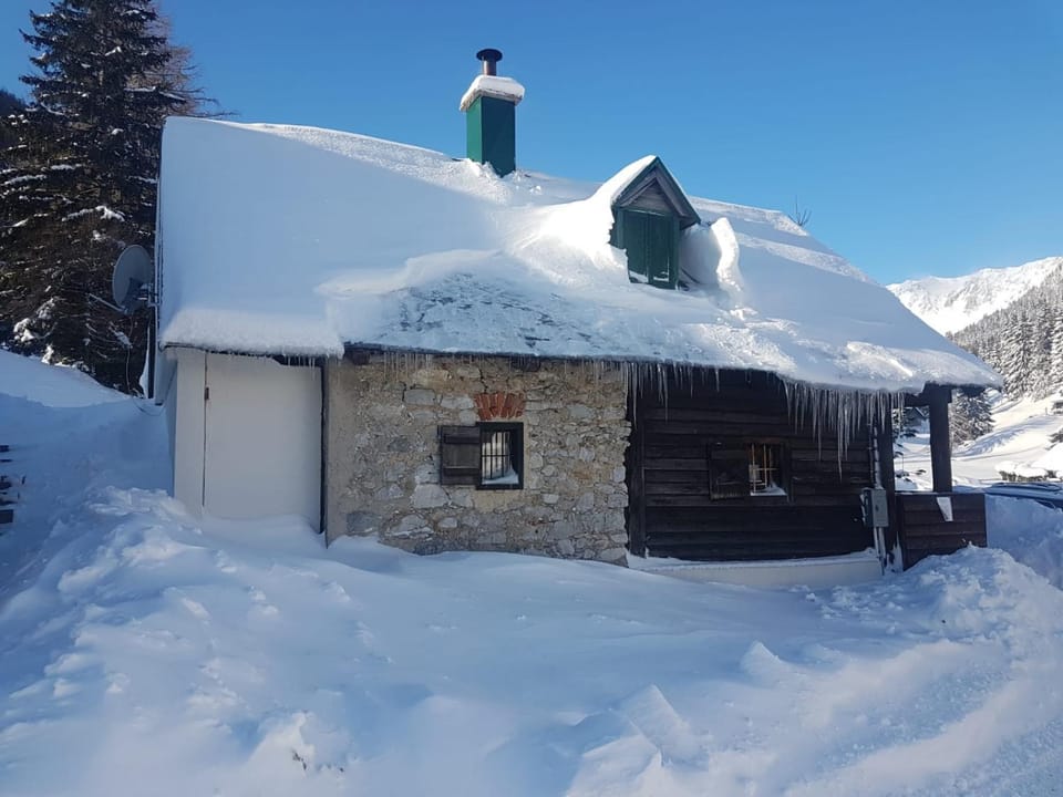 Property building, Day, Natural landscape, Winter, Mountain view