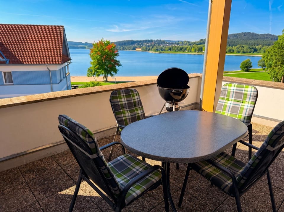 Natural landscape, Balcony/Terrace, Seating area, Lake view, Mountain view