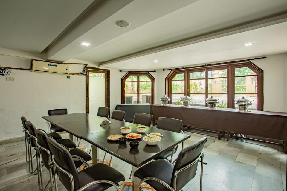 Seating area, Dining area