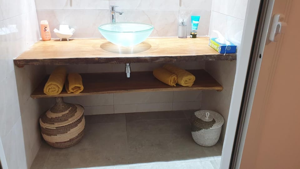 Bathroom, towels