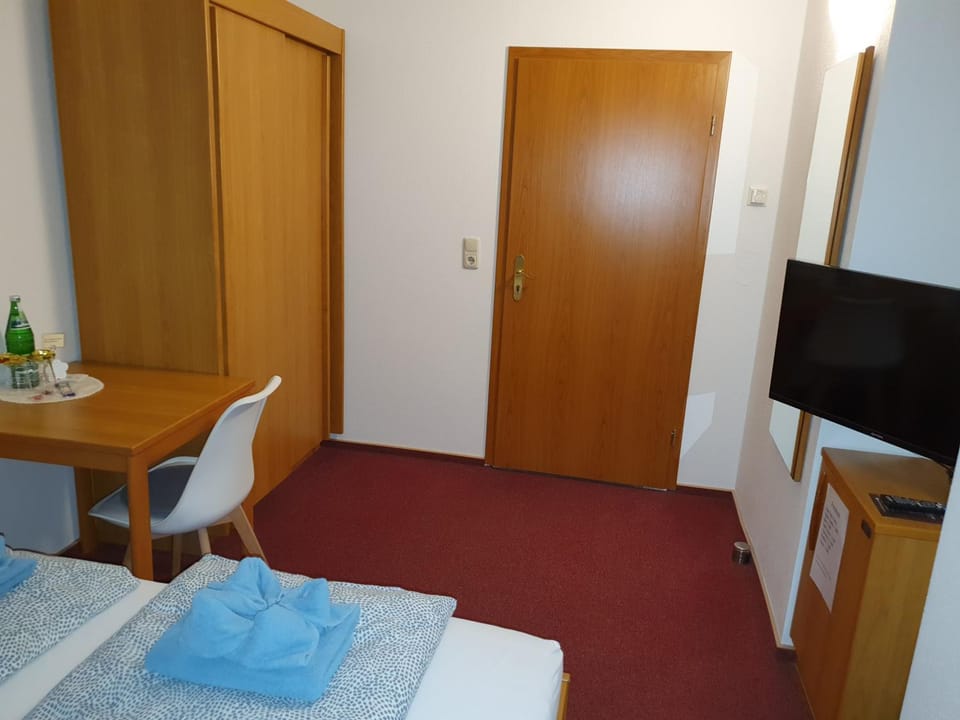TV and multimedia, Photo of the whole room, Seating area