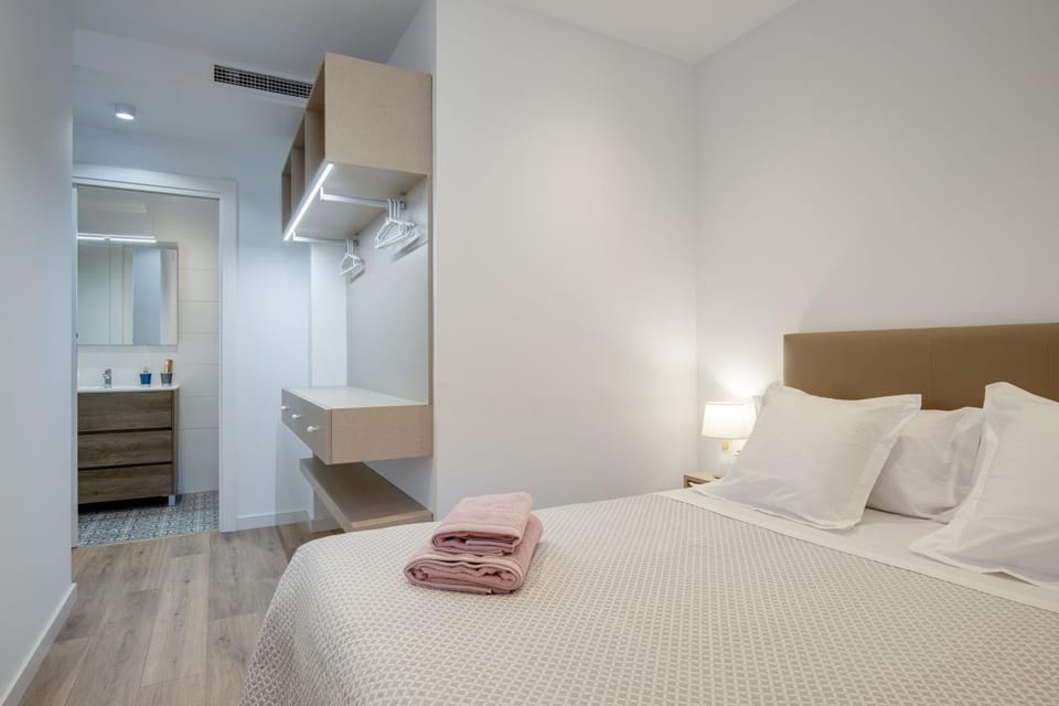 Bed, Bathroom, Photo of the whole room, Bedroom, towels, wardrobe