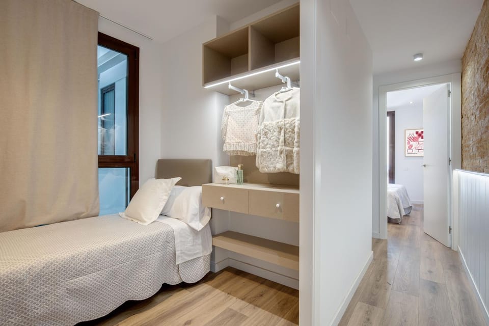 Bed, Photo of the whole room, Bedroom, wardrobe