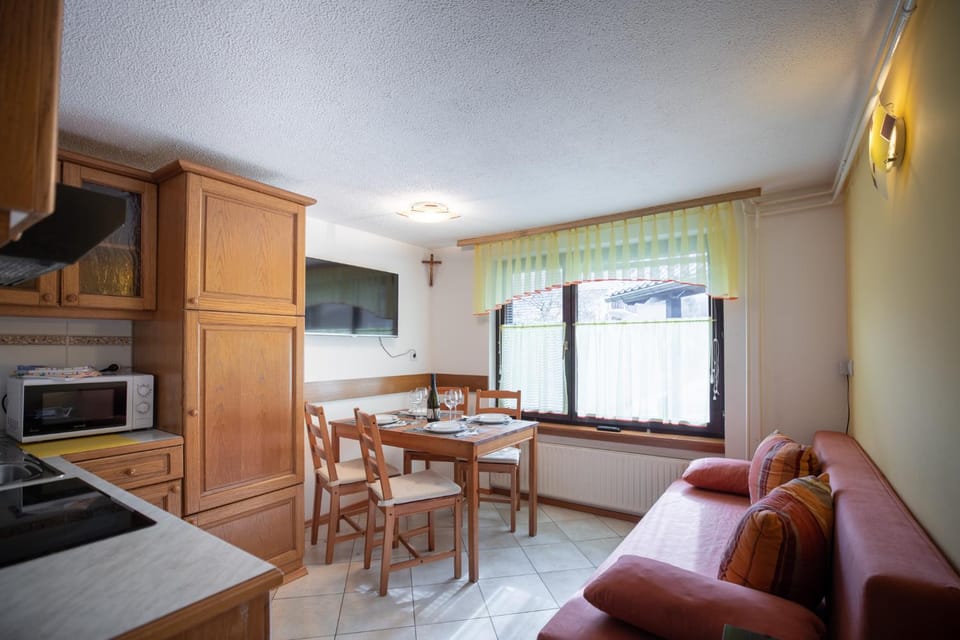 TV and multimedia, Kitchen or kitchenette, minibar, stove, kitchen
