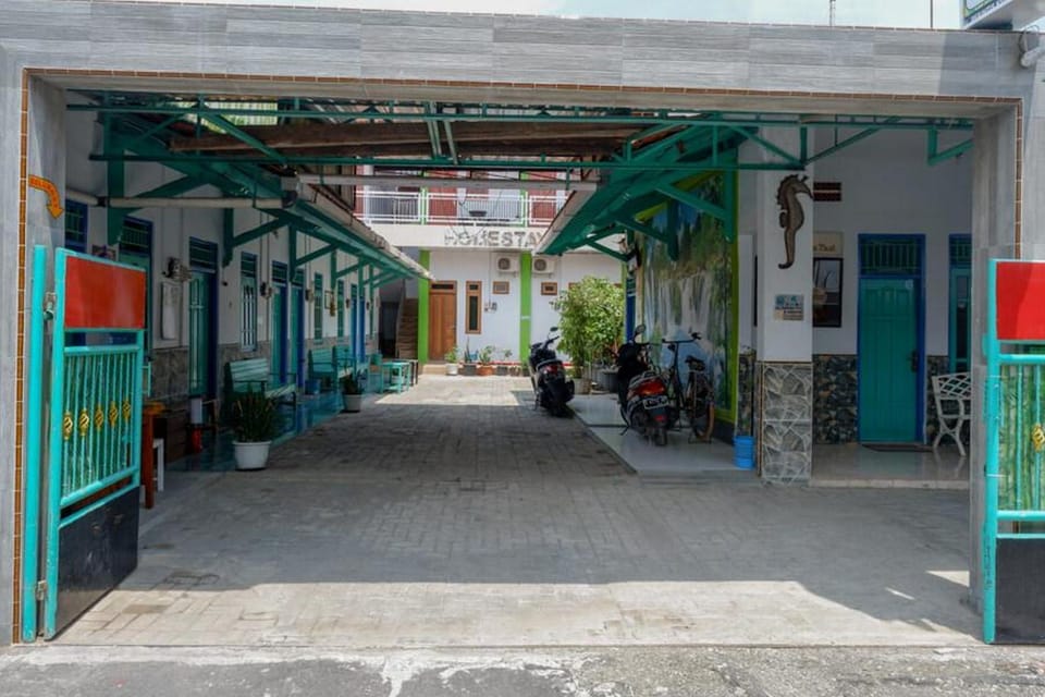 Facade/entrance