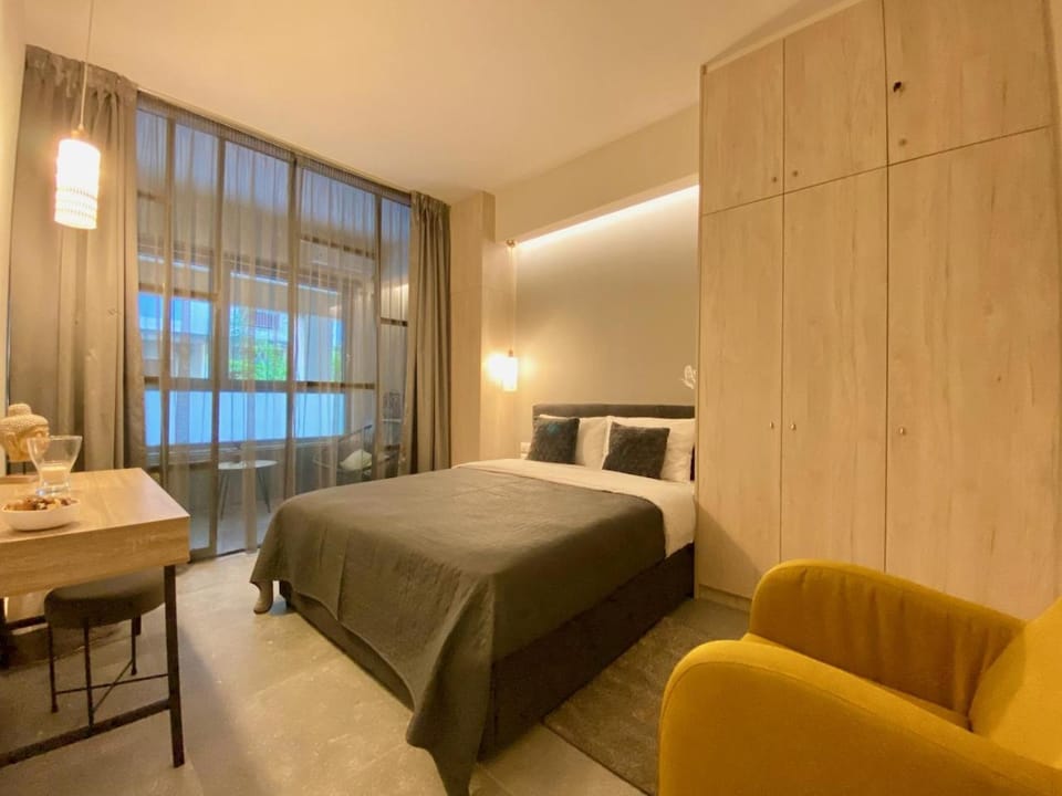 Photo of the whole room, Bedroom