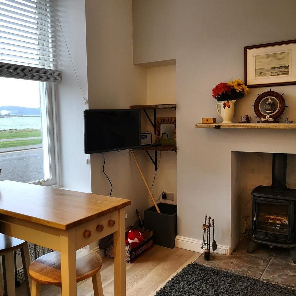 TV and multimedia, Living room, Dining area