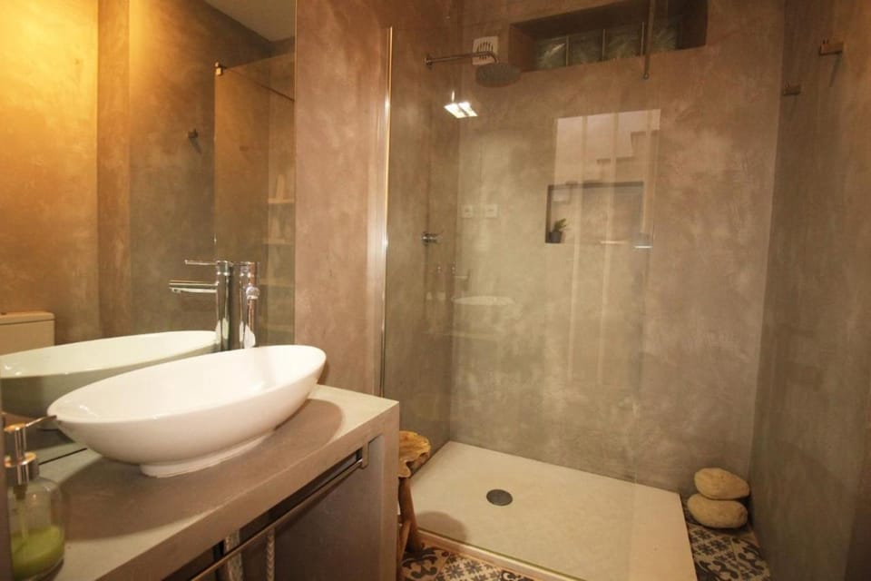Shower, Bathroom
