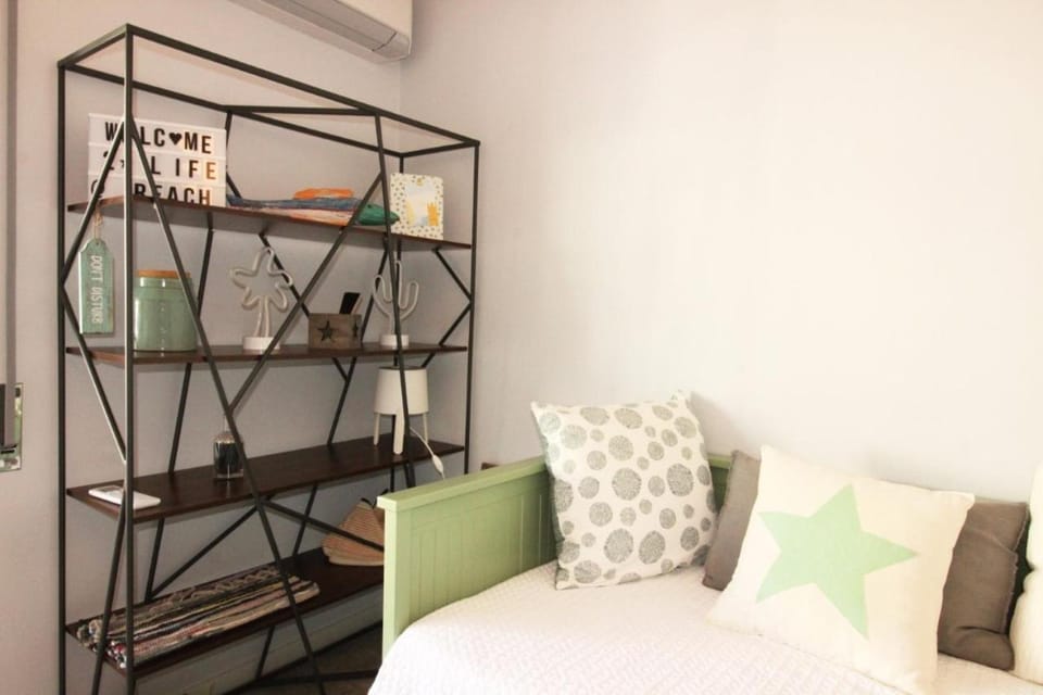 Bed, Seating area, Bedroom
