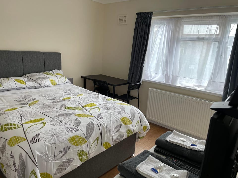 Kensal Lodge Guest House Bed and Breakfast in London