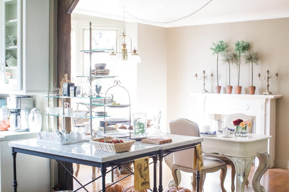 Day, Dining area