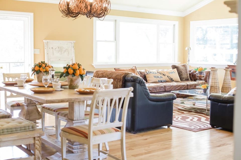 Day, Dining area