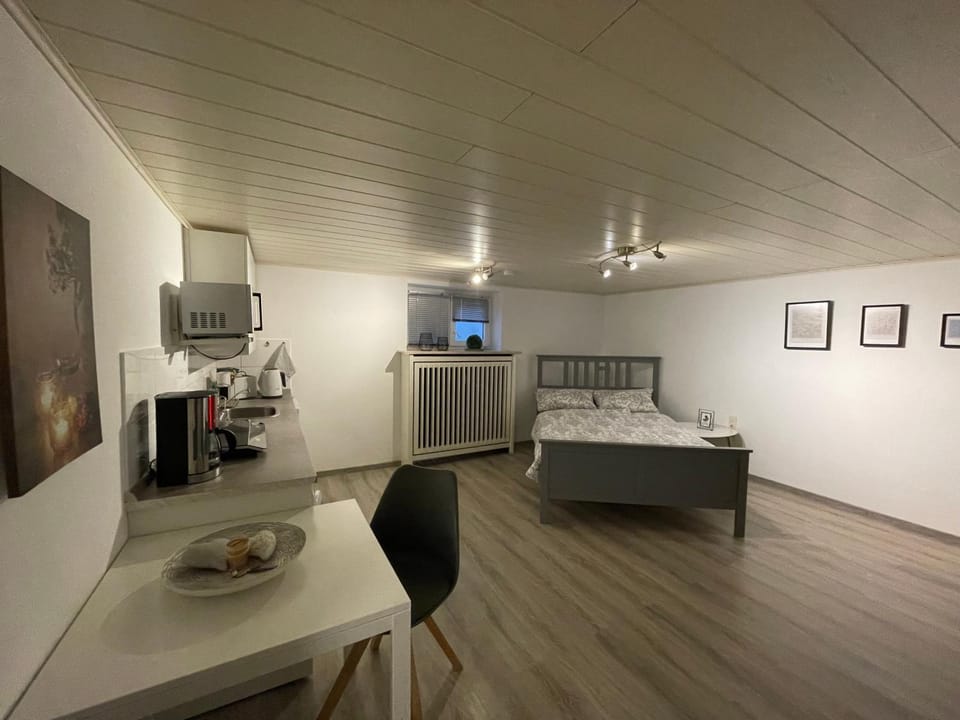 Bed, Kitchen or kitchenette, Bedroom, kitchen