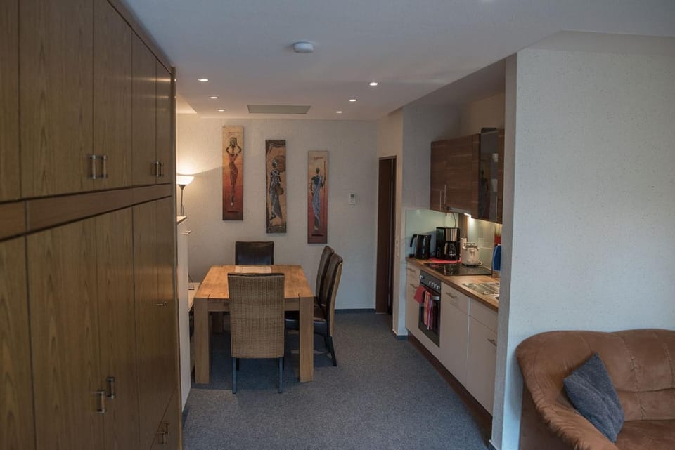 Kitchen or kitchenette, Seating area, Dining area