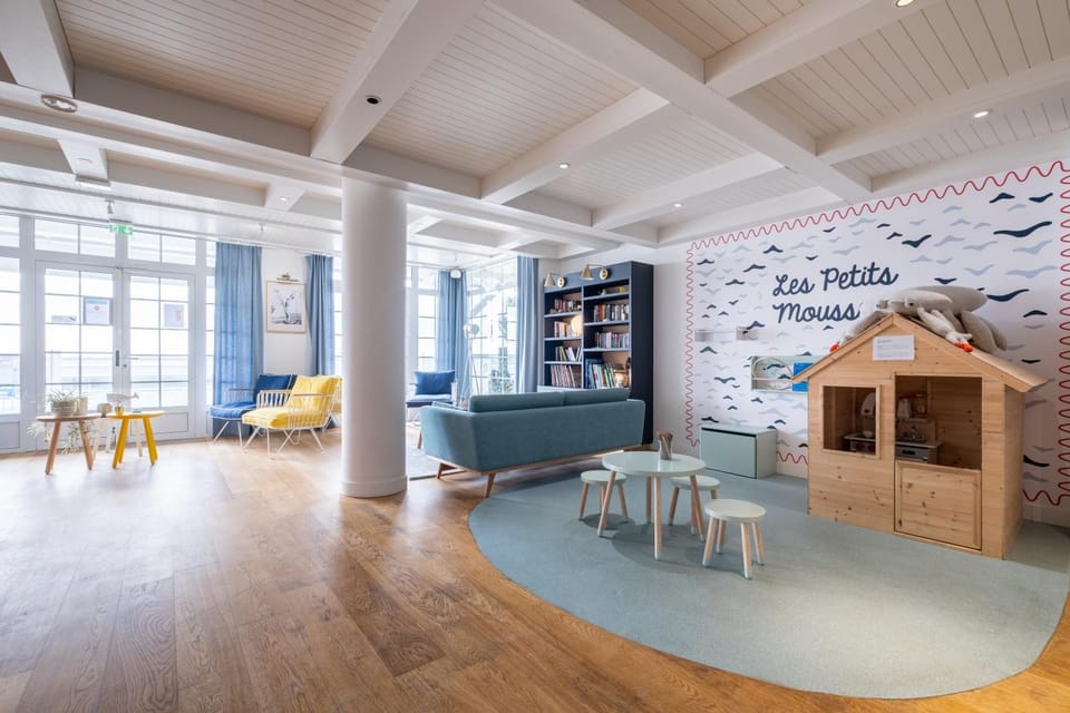 Day, Summer, Children play ground, Seating area