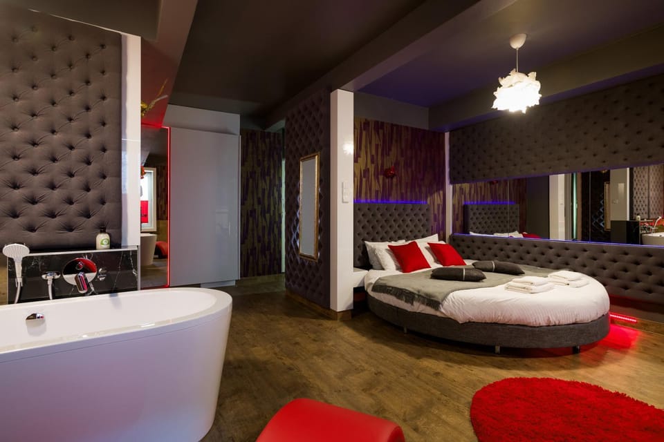 Bed, Bathroom, Living room, Photo of the whole room, Seating area, Bedroom, Bath
