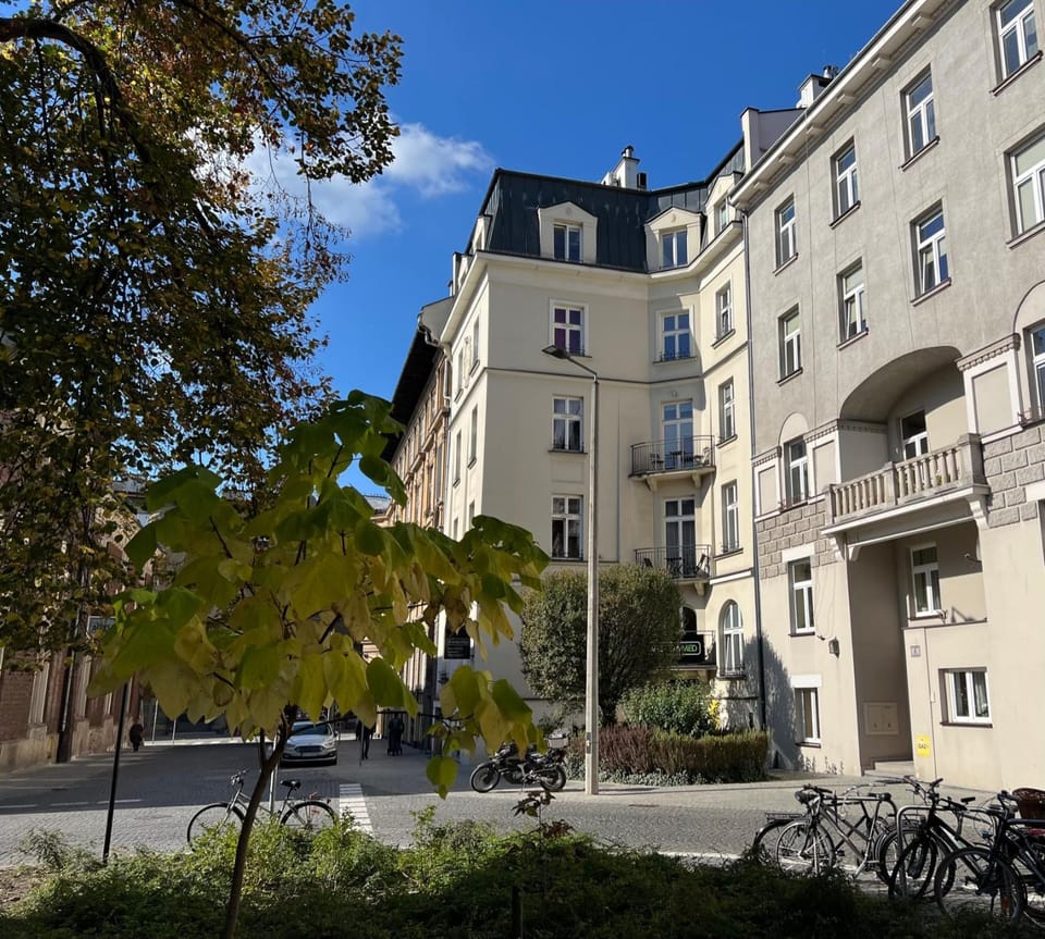 Property building, Neighbourhood