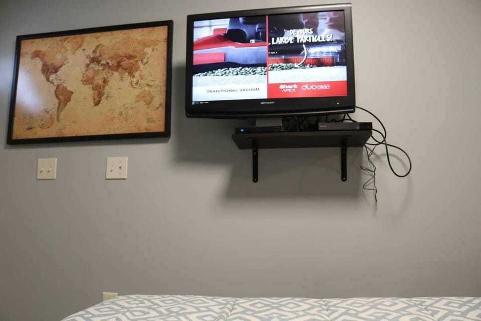 Cozy Room Near Downtown Hendersonville Inn in Hendersonville