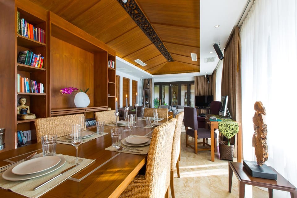 Dining area, Continental breakfast