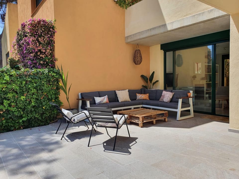 Patio, sunbed