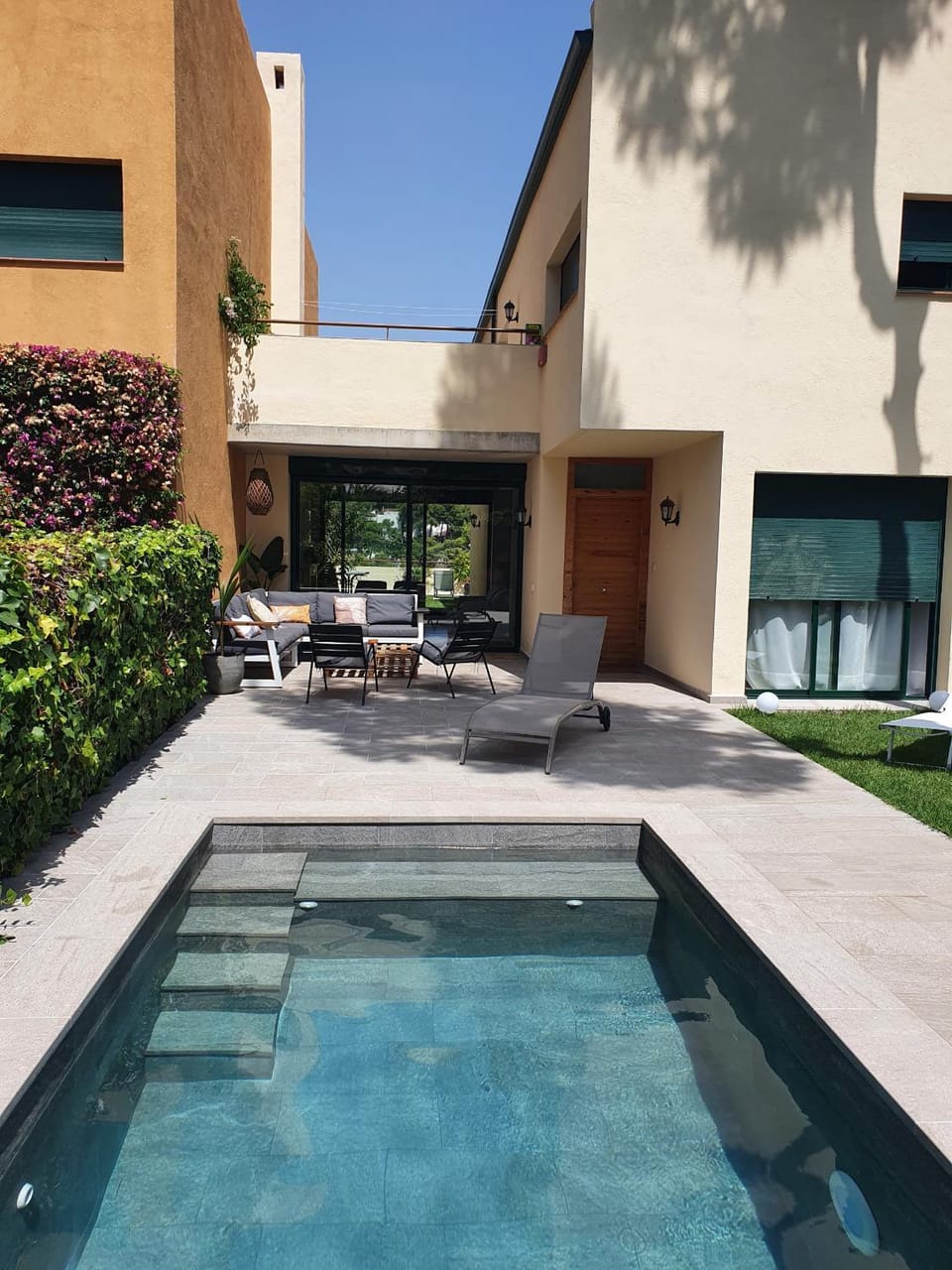 Patio, Facade/entrance, Swimming pool, sunbed