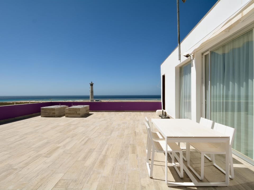 Facade/entrance, Balcony/Terrace, Sea view