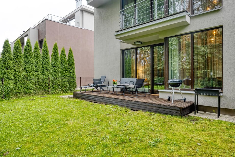 Imanta Garden - Modern City Villas with Private Parking, Garden & BBQ Apartment in Riga