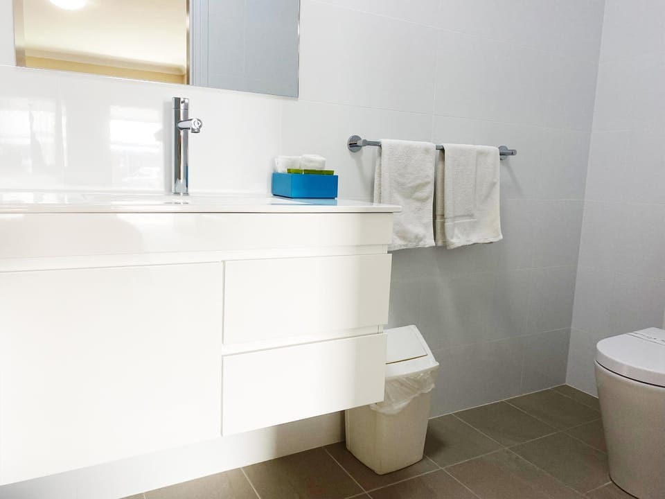 Toilet, Bathroom, towels