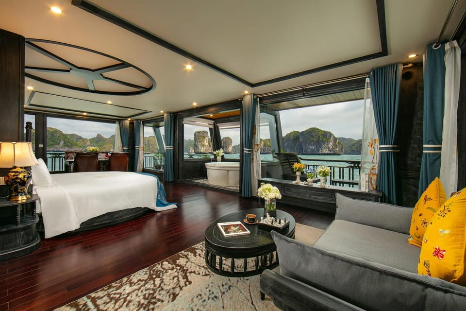 Bed, Natural landscape, Living room, Photo of the whole room, Seating area, Bedroom, Sea view
