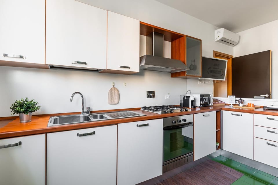 Coffee/tea facilities, Kitchen or kitchenette, dishwasher, minibar, pet friendly, stove